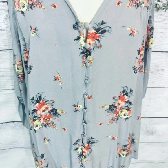 3/$22🩶 Torrid Gray Floral Button Front 3/4 Sleeves Challis Harper Blouse 2 2X - Picture 8 of 11